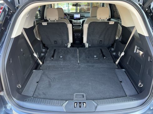 Used 2022 Ford Explorer XLT w/ Equipment Group 202A image 50