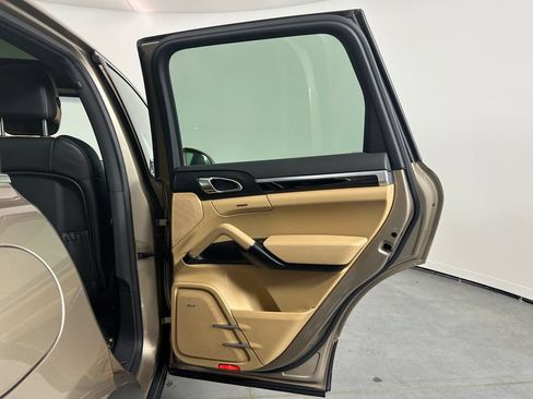 Used 2016 Porsche Cayenne AWD/4WD image 25