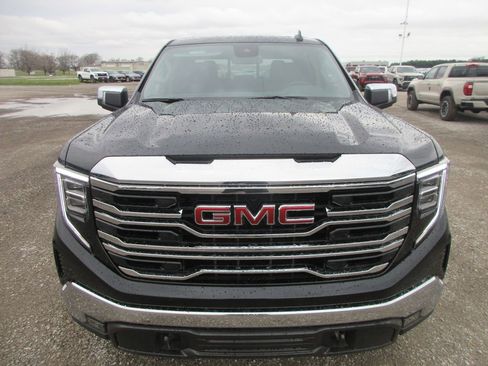 New 2026 GMC Sierra 1500 SLT image 11