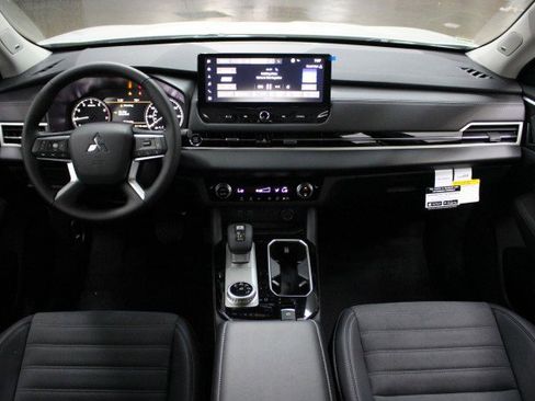 New 2025 Mitsubishi Outlander SE image 20