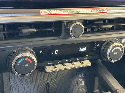 Used 2024 Toyota Tacoma TRD Sport AWD/4WD image 20