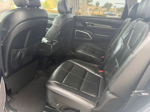 Used 2021 Kia Telluride EX w/ EX Premium Package FWD image 32