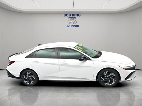 Used 2025 Hyundai Elantra Sport image 20