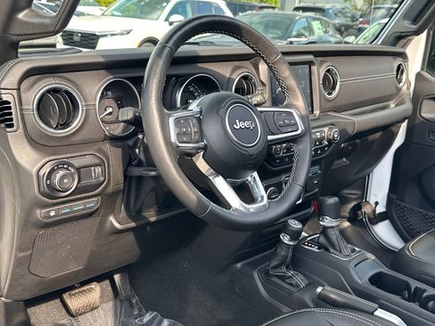 Used 2023 Jeep Wrangler Unlimited Sahara w/ Cold Weather Group AWD/4WD image 19