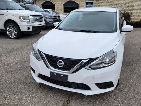 Used 2019 Nissan Sentra S w/ Appearance Package FWD image 2