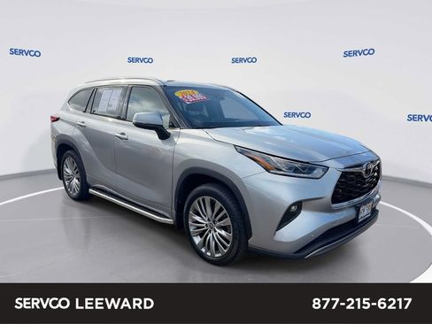 Used 2022 Toyota Highlander Platinum AWD/4WD image 1