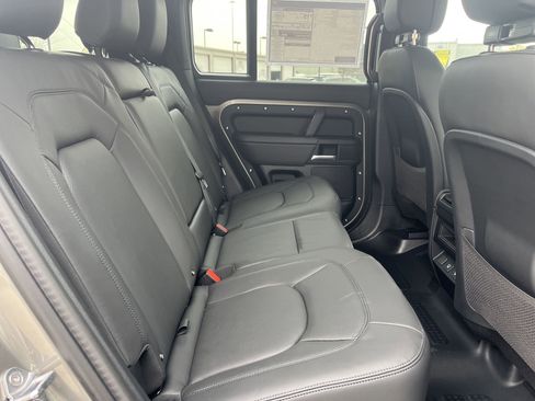 Used 2025 Land Rover Defender 110 S image 28
