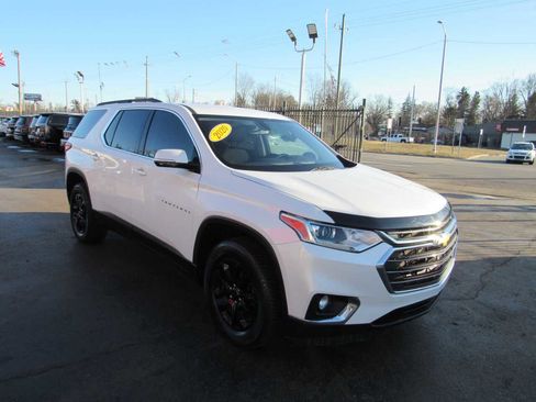 Used 2020 Chevrolet Traverse LT image 3