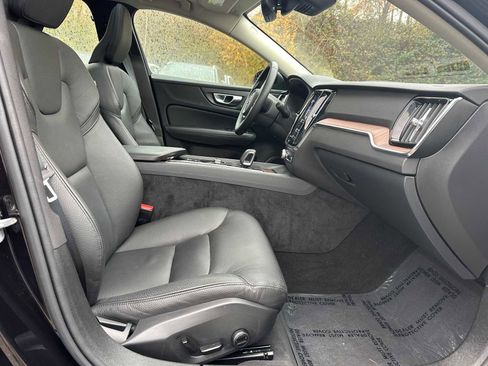 Certified 2025 Volvo S60 B5 Plus image 10