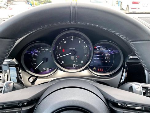 Certified 2026 Porsche Macan AWD/4WD image 25