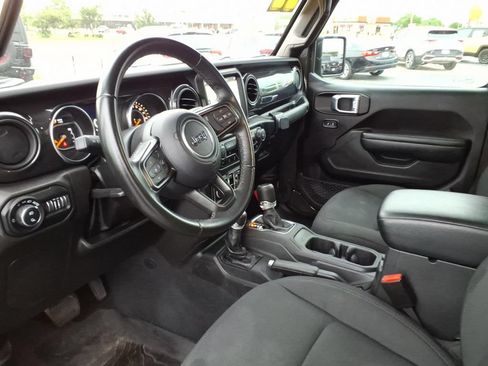 Used 2022 Jeep Gladiator Sport AWD/4WD image 6