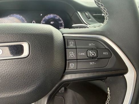 Used 2023 Jeep Grand Cherokee Altitude image 17