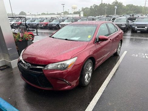 Used 2016 Toyota Camry SE FWD image 1
