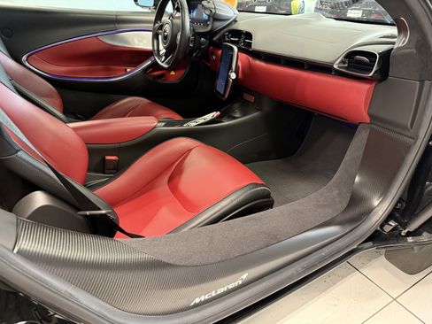 Used 2023 McLaren Artura RWD image 18