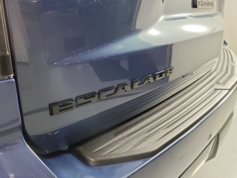 Used 2026 Cadillac Escalade Platinum Sport w/ LPO, ONYX Package AWD/4WD image 5