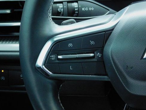 Used 2024 Chevrolet Traverse LT image 19