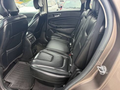 Used 2019 Ford Edge Titanium AWD/4WD image 10