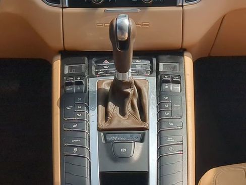 Used 2016 Porsche Macan S image 18