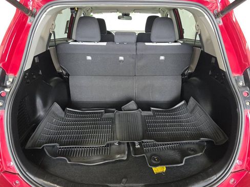 Used 2018 Toyota RAV4 XLE FWD image 12