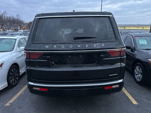 Used 2024 Jeep Wagoneer Series II w/ Flexible Seating Group image 4