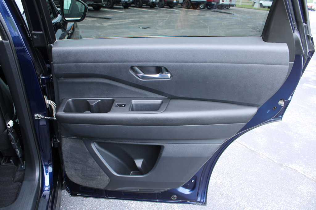 Used 2022 Nissan Pathfinder SV AWD/4WD image 18