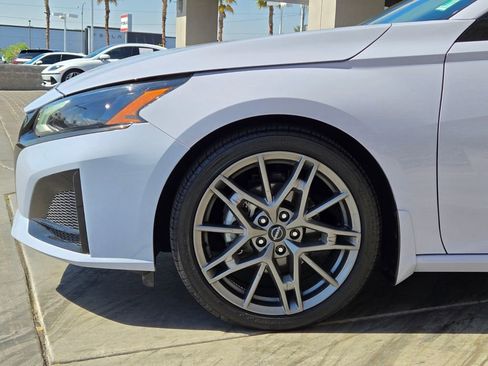 Used 2024 Nissan Altima 2.0 SR FWD image 11