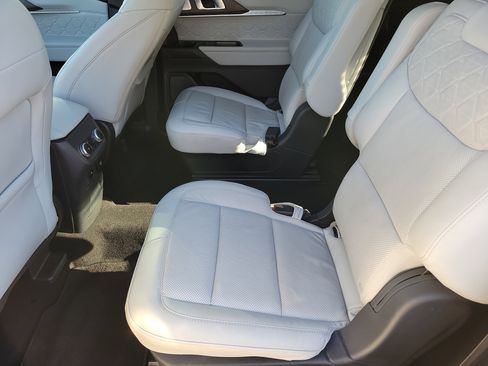 Used 2025 Ford Explorer Platinum w/ Ultimate Package image 6