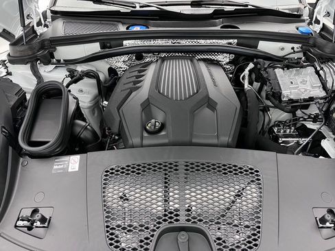 Used 2025 Porsche Macan image 41