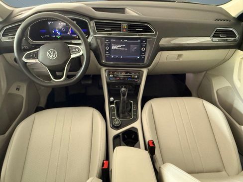 Used 2022 Volkswagen Tiguan SE AWD/4WD image 4