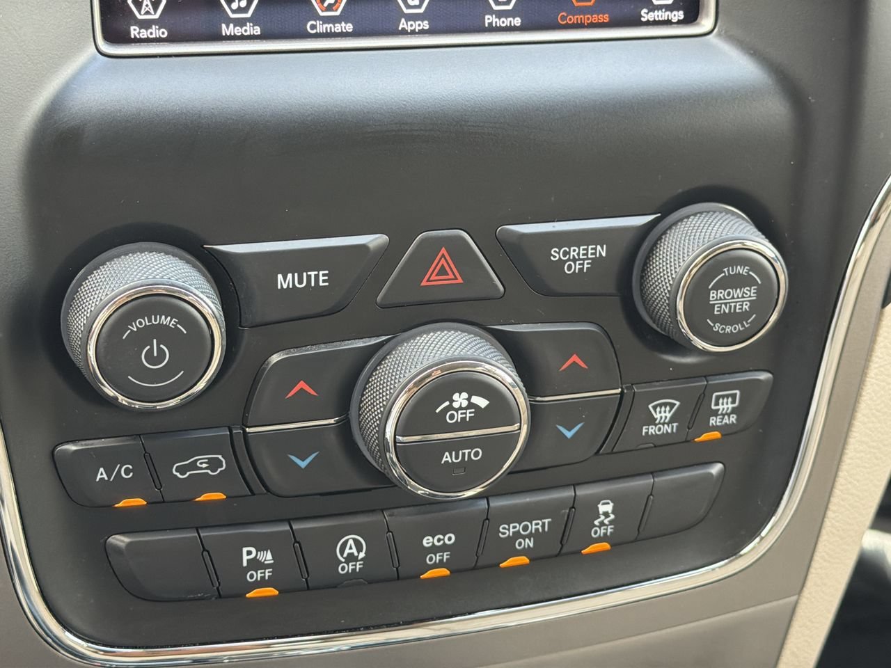 Used 2019 Jeep Grand Cherokee Laredo RWD image 22