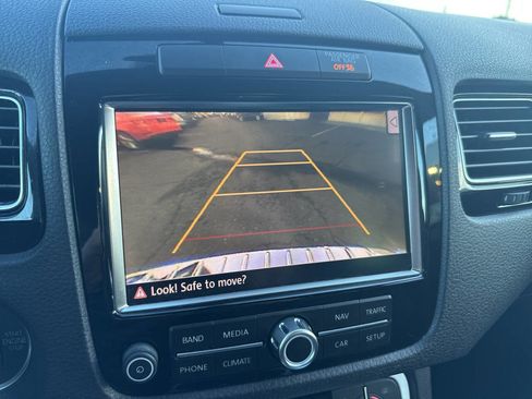 Used 2014 Volkswagen Touareg VR6 image 40