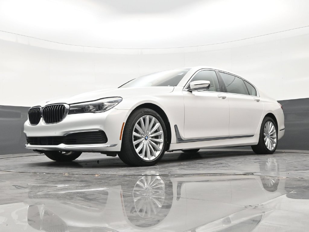 Used 2019 BMW 740i w/ Executive Package RWD image 20