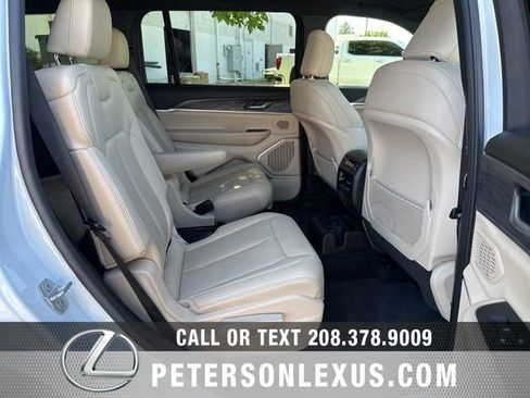 Used 2025 Jeep Grand Cherokee L Limited w/ Black Appearance Package AWD/4WD image 13