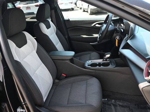 Used 2024 Chevrolet Trax RS w/ Driver Confidence Package FWD image 19