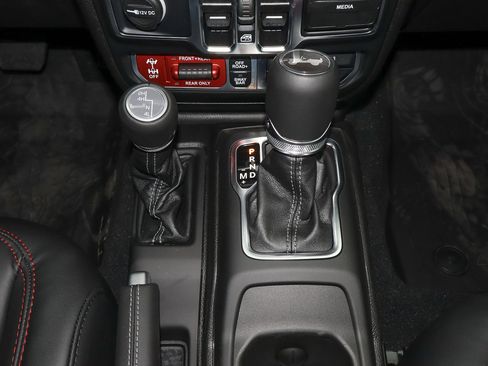 New 2025 Jeep Wrangler Unlimited Rubicon w/ Technology Group image 27