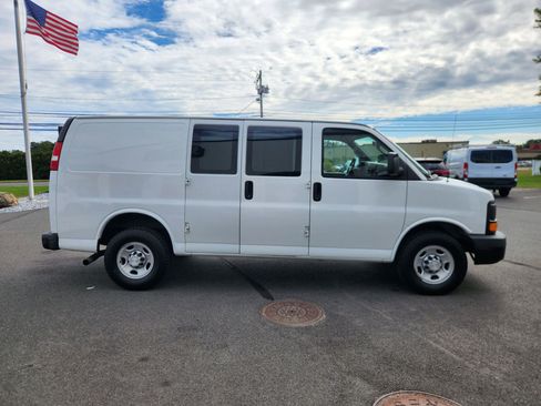 Used 2016 Chevrolet Express 2500 image 19