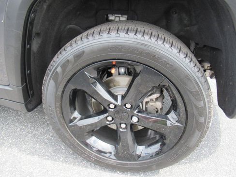 Used 2024 Jeep Grand Cherokee Limited w/ Black Appearance Package RWD image 8
