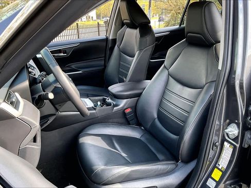 Certified 2020 Toyota RAV4 XLE Premium image 8