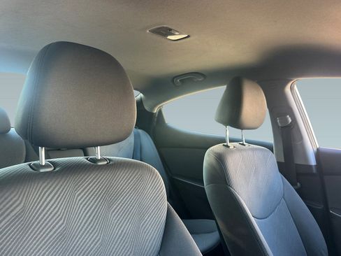 Used 2012 Hyundai Elantra GLS image 25