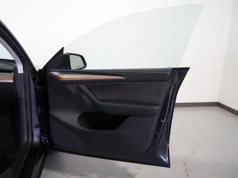 Used 2025 Tesla Model Y Long Range RWD image 57