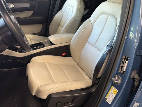Used 2023 Volvo XC40 B5 Plus w/ Driver Assist Package AWD/4WD image 14