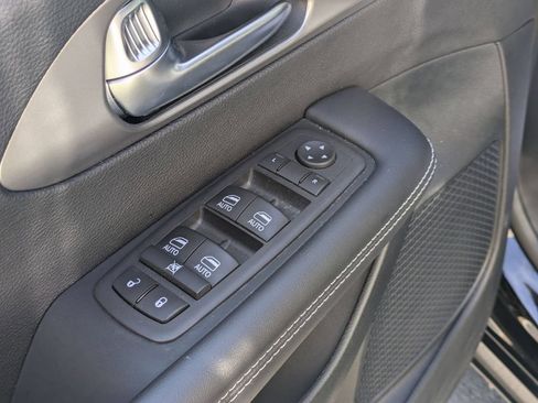 Used 2025 Chrysler Pacifica Select FWD image 13