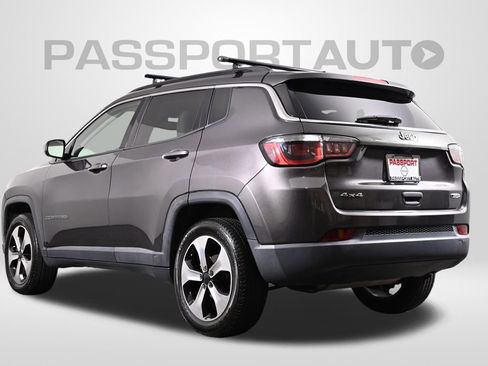 Used 2018 Jeep Compass Latitude w/ Popular Equipment Group AWD/4WD image 8