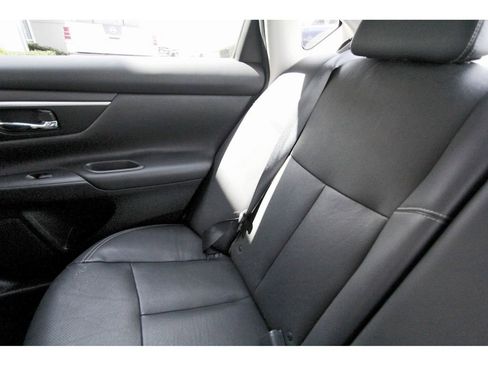 Used 2016 Nissan Altima 2.5 SL w/ 2.5 Technology w/LED Package FWD image 11