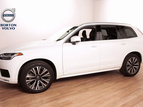 Certified 2022 Volvo XC90 T6 Momentum w/ Protection Package image 1