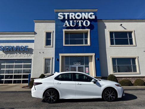 Used 2024 Toyota Camry SE image 18