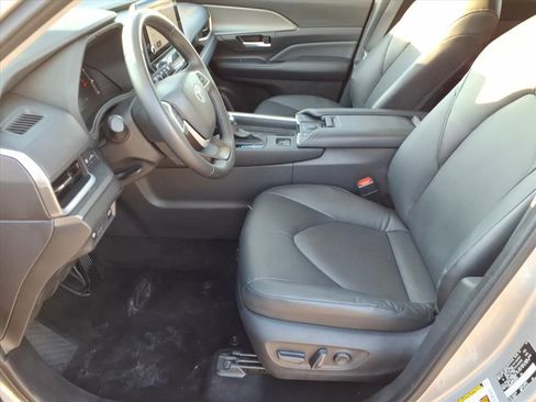 Certified 2025 Toyota Grand Highlander AWD image 12