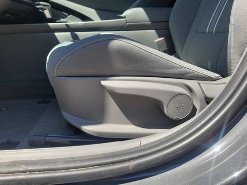 Used 2024 Hyundai Elantra SEL w/ Convenience Package FWD image 16