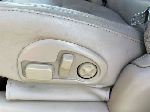 Used 2003 Cadillac De Ville w/ Comfort & Convenience Package FWD image 78