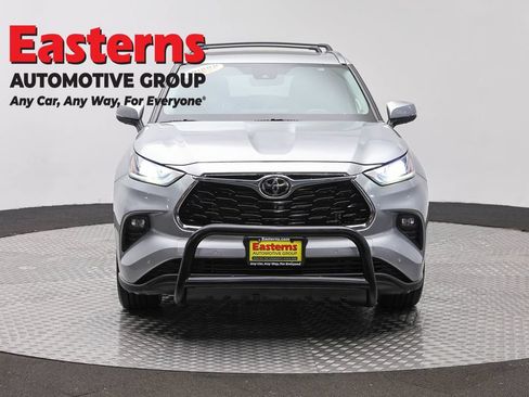 Used 2021 Toyota Highlander Limited AWD/4WD image 2